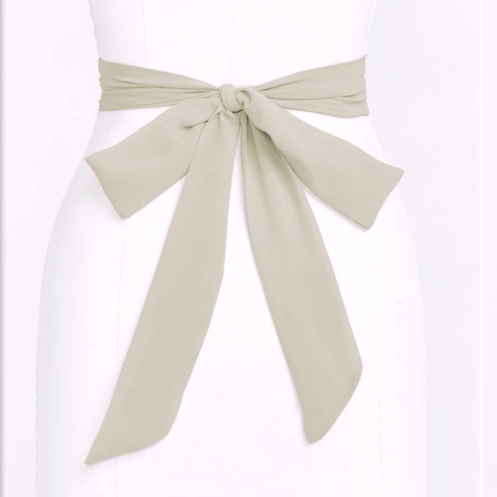 Show me your mumu Bridesmaid Sash in Dove Grey chiffon - Picture 2 of 3